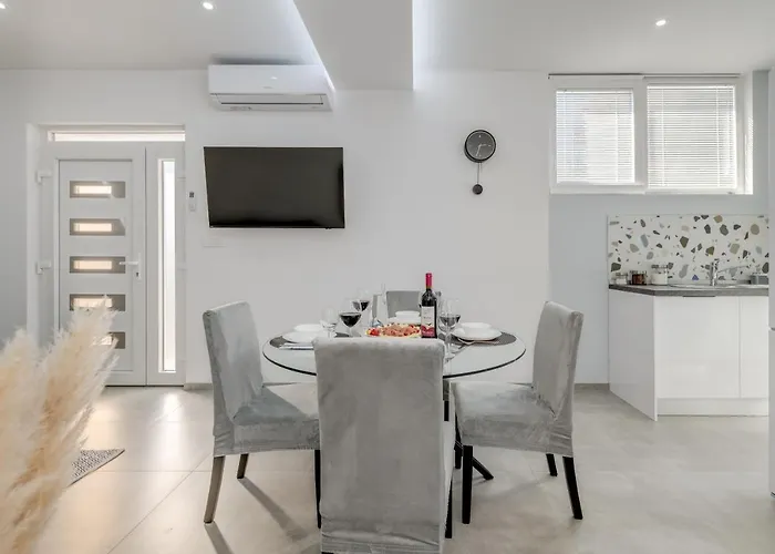 Brand New Luxury Apartment Asi